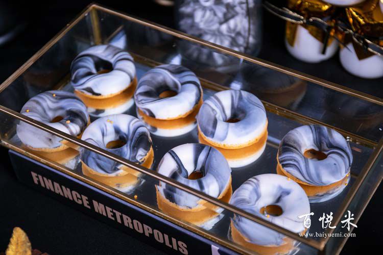 請(qǐng)問西點(diǎn)是什么做的,現(xiàn)在去學(xué)習(xí)西點(diǎn)需要多久呢？